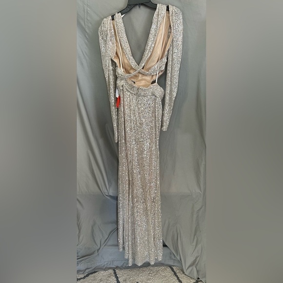 Mac Duggal 26739 NWT SEQUINED CRISS CROSS LONG SLEEVE GOWN - Picture 5 of 9